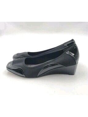 Adrienne Vittadini Pumps Shoes 10M Peni Black Patent Leather/fabric Wedge Heel